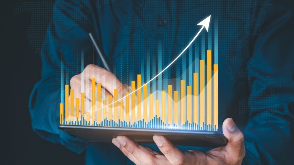 ¿Cansado de que tu web no genere ventas? El SEO es la respuesta 1 Persona optimizando contenido web para SEO